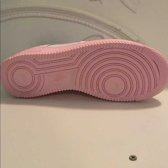Athletic_Shoes